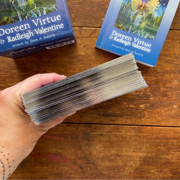 Doreen Virtue & Radleigh Valentine Angel Tarot Cards / 78 Card Deck +Book + Box - Picture 3 of 6